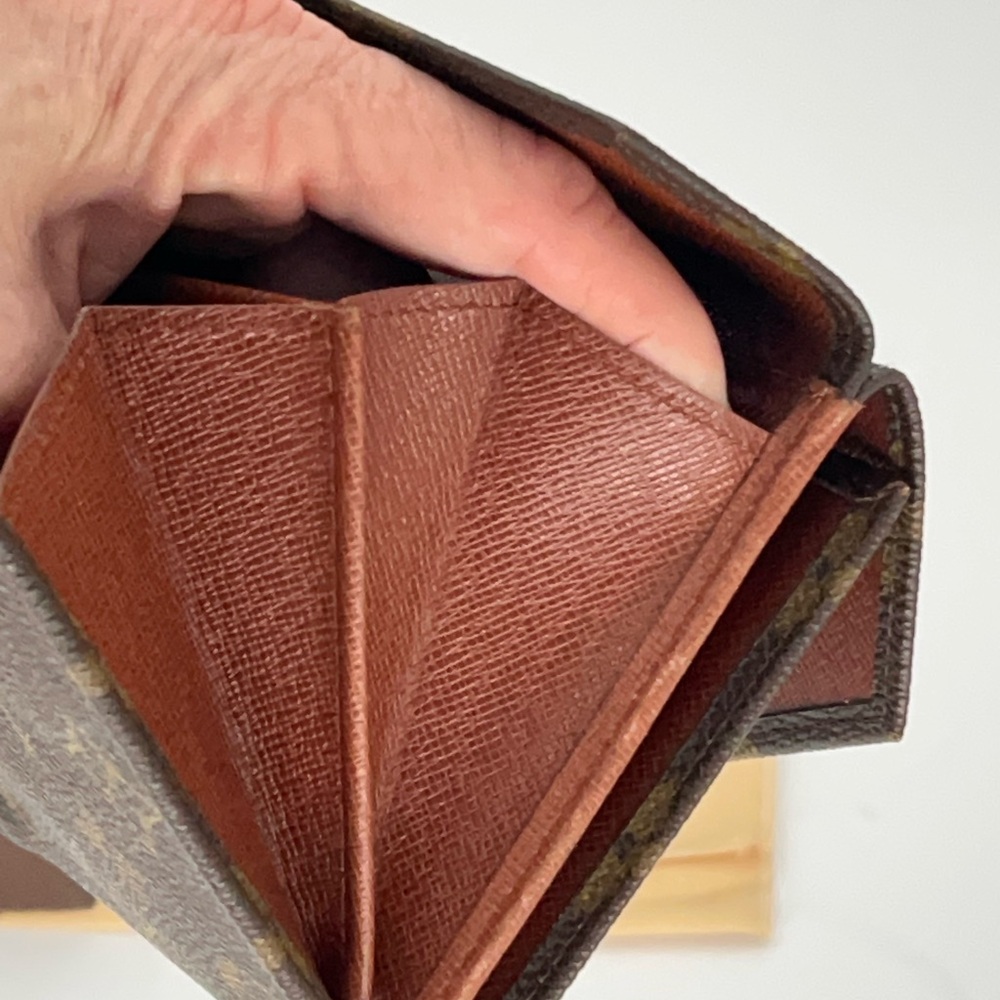 Louis Vuitton Monogram Two Sided Wallet Very Good Condition w/Box and Dust Bag - Picture 14 of 16